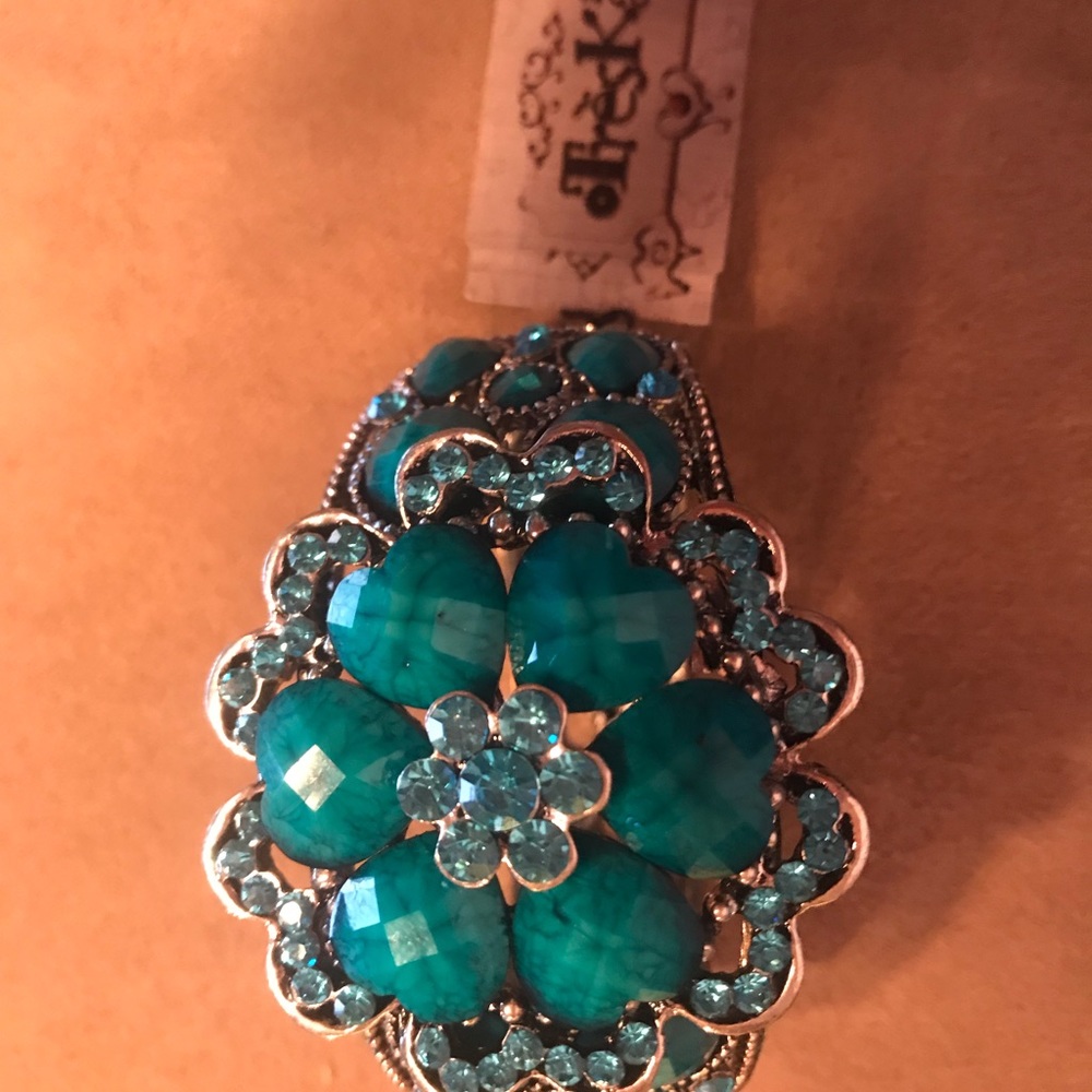 Nwt treska bracelet